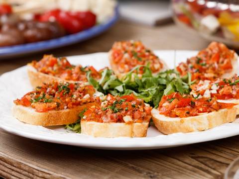 Bruschetta auf Teller